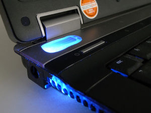 SelectaDNA-laptop-UV-1
